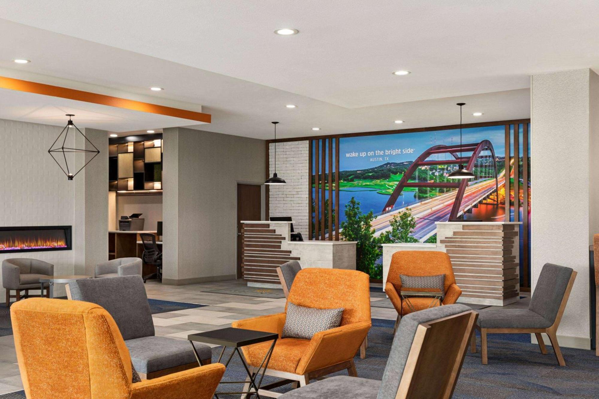 La Quinta & By Wyndham South Hotel