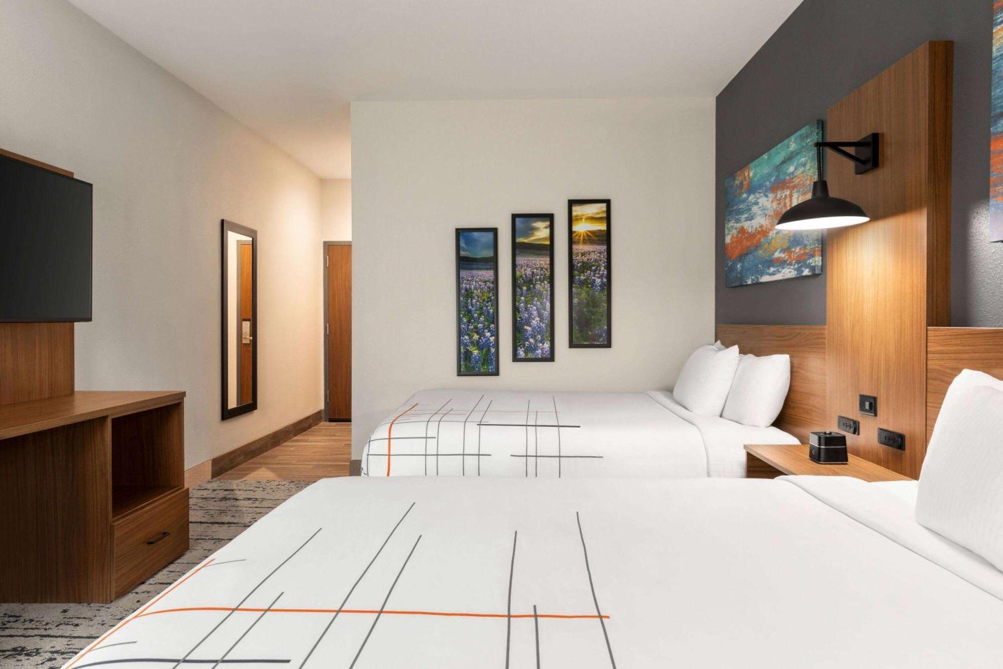 La Quinta & By Wyndham South Hotel *