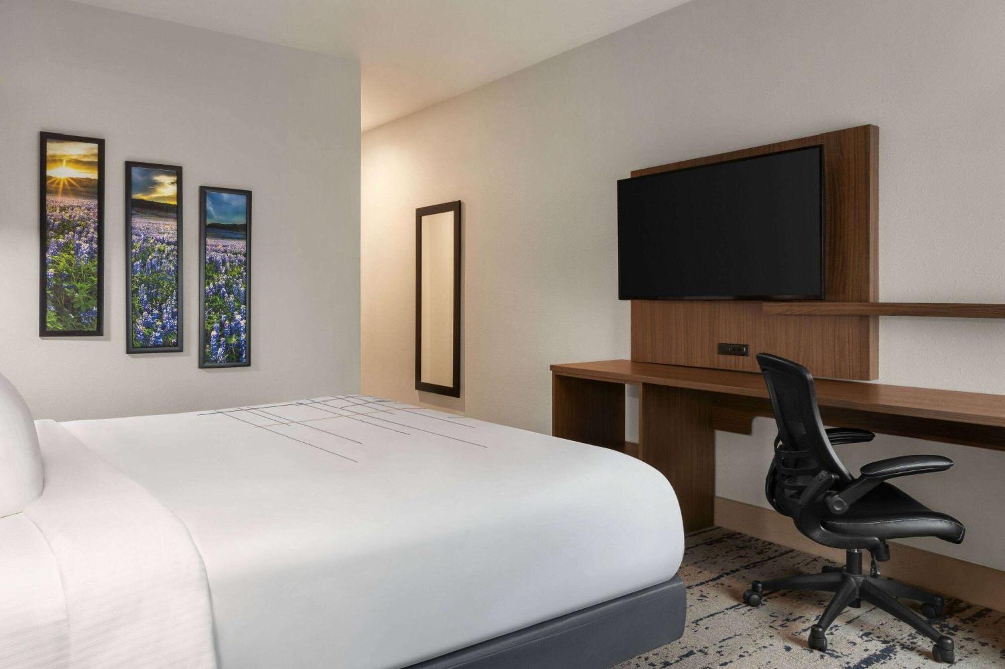 Hotel La Quinta & By Wyndham South Austin