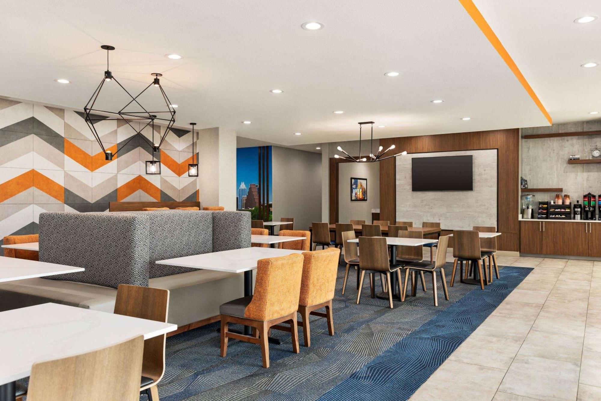 La Quinta & By Wyndham South Austin