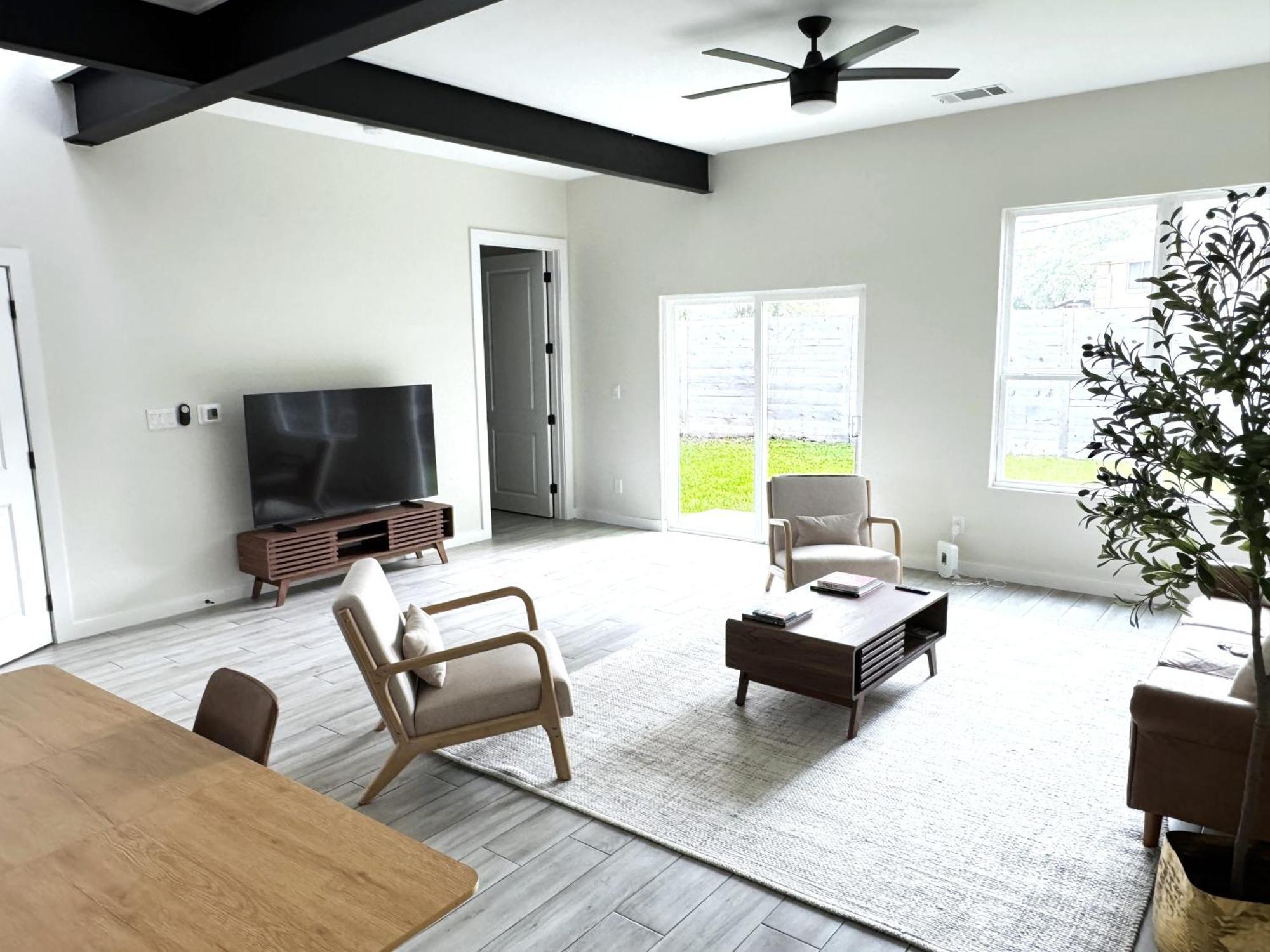 New Build Munson Retreat 3 King Holiday home Austin