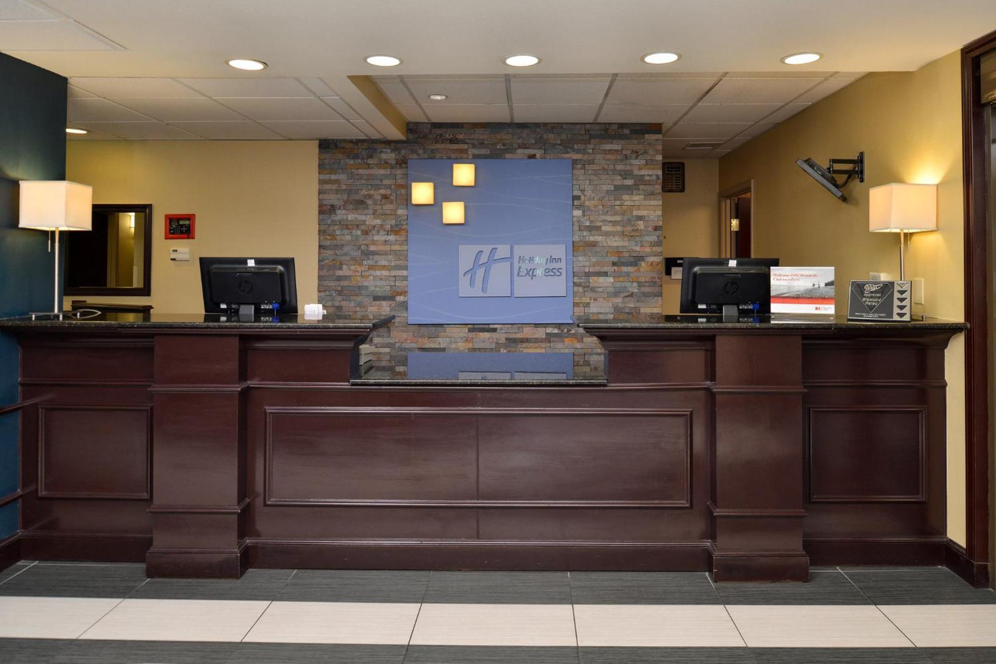 Express & Sw - Sunset Valley, And Ihg Hotel 3*