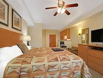 Super 8 By Wyndham Austin/airport North 2*