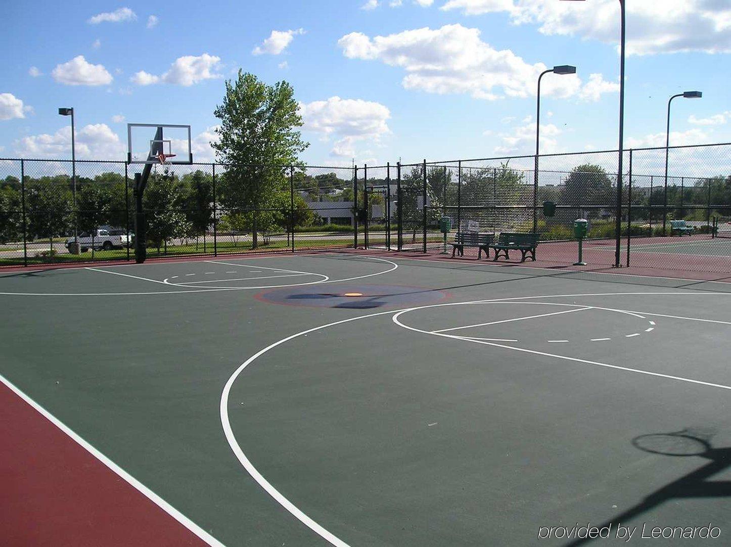 Hotel Hampton & Suites-austin Airport 3*