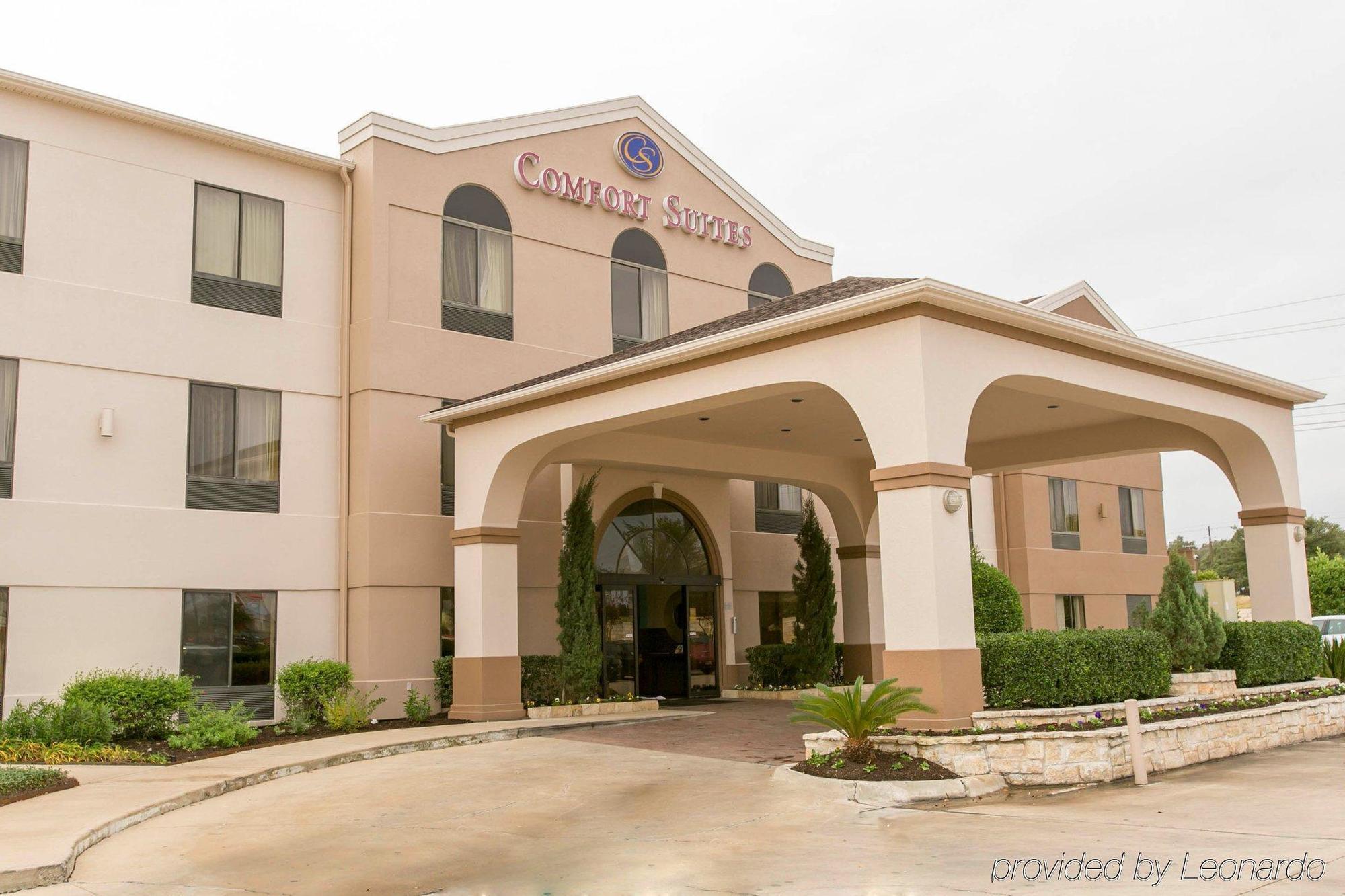 Comfort Nw Lakeline Hotel 3*