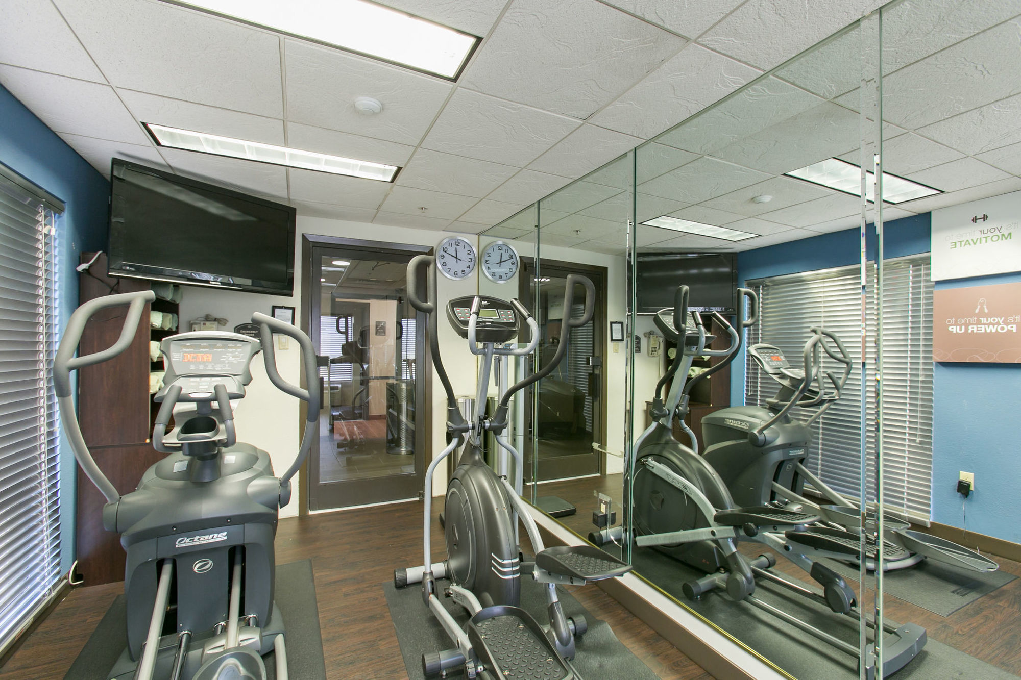 Comfort Nw Lakeline Hotel 3*