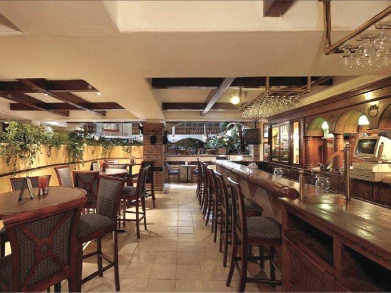 Hotel Embassy By Hilton Austin