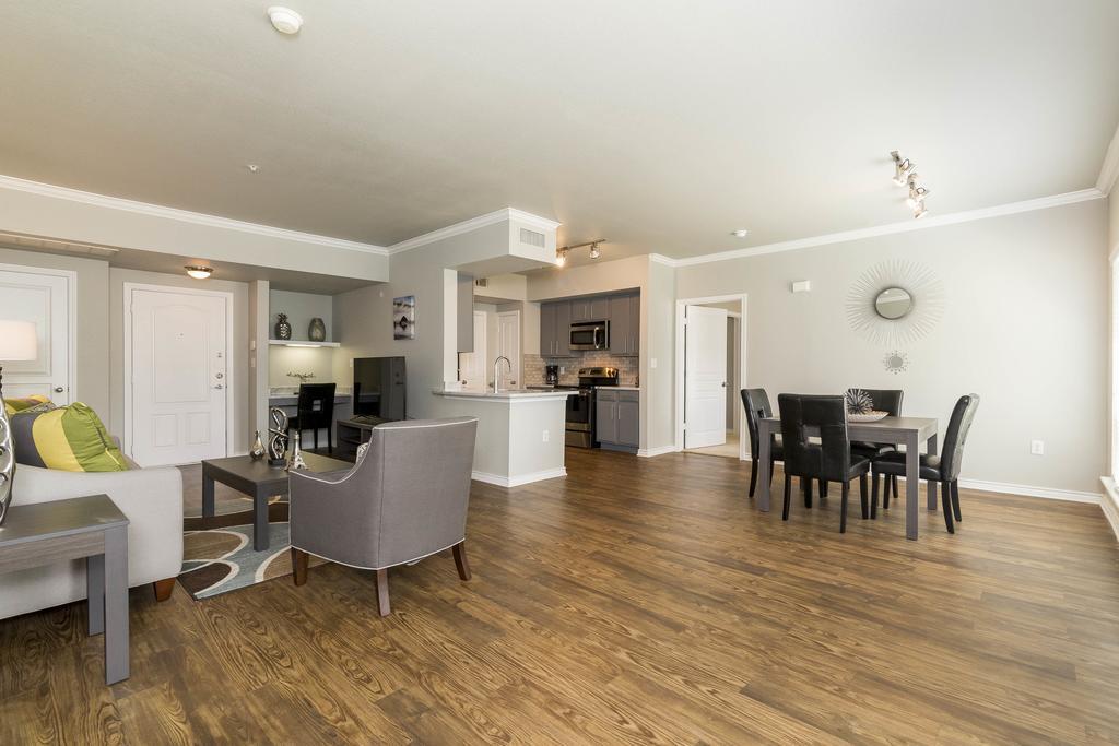 Downtown District By Yourent Apartment