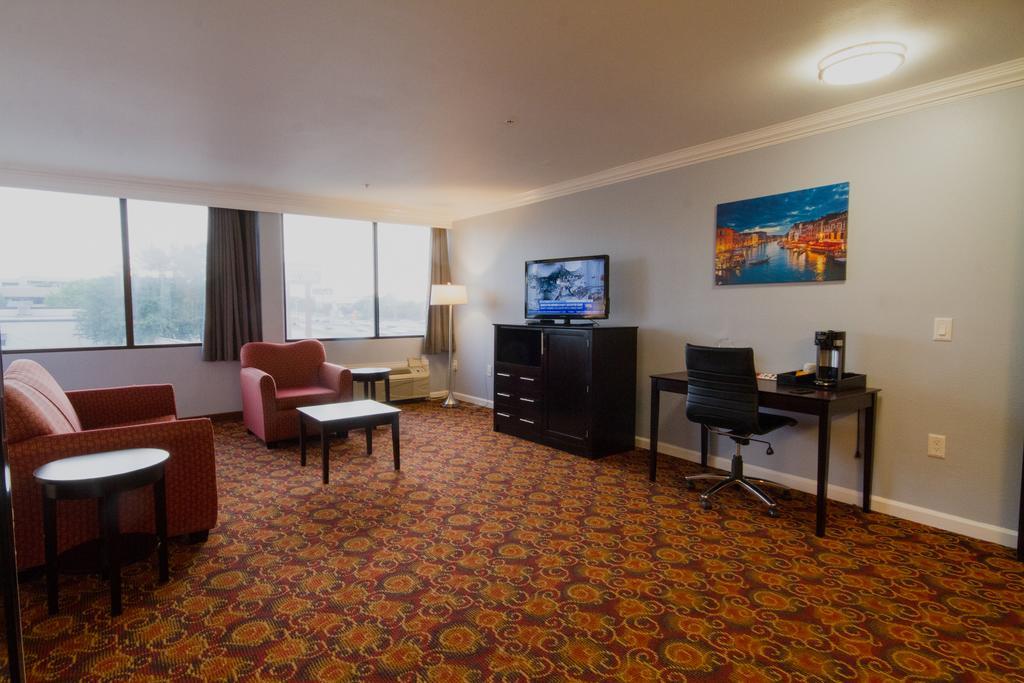 Peers Hotel