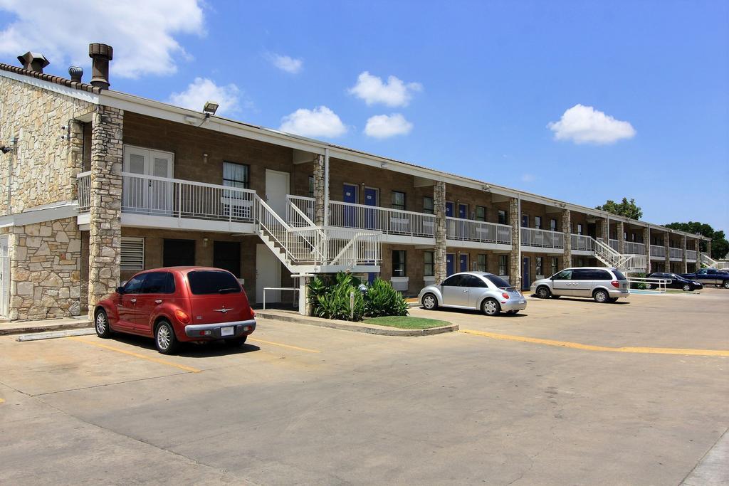 Hotel 6 Austin, Tx - Downtown Ut 3*