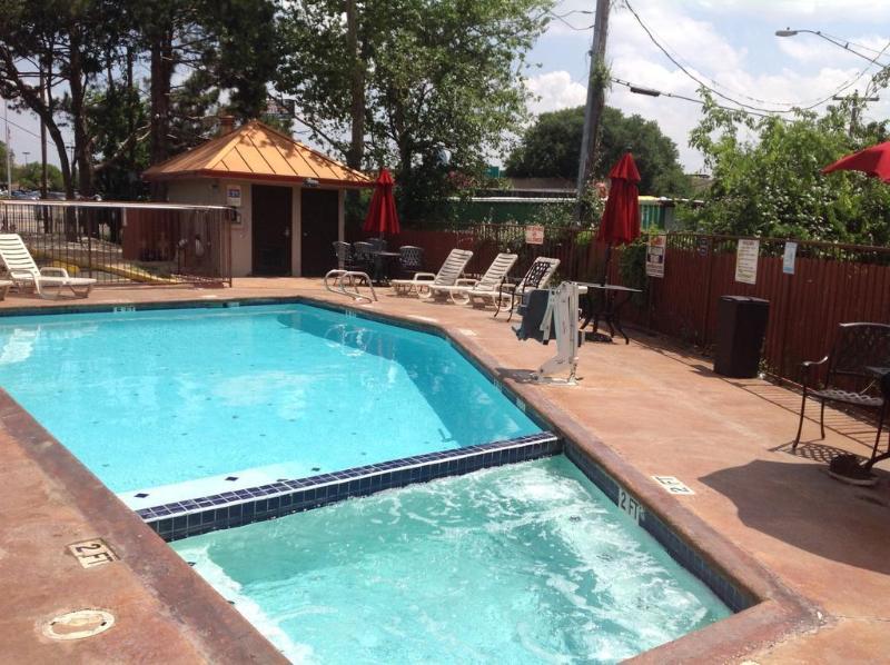 Motel Super 8 By Wyndham University/downtown Area