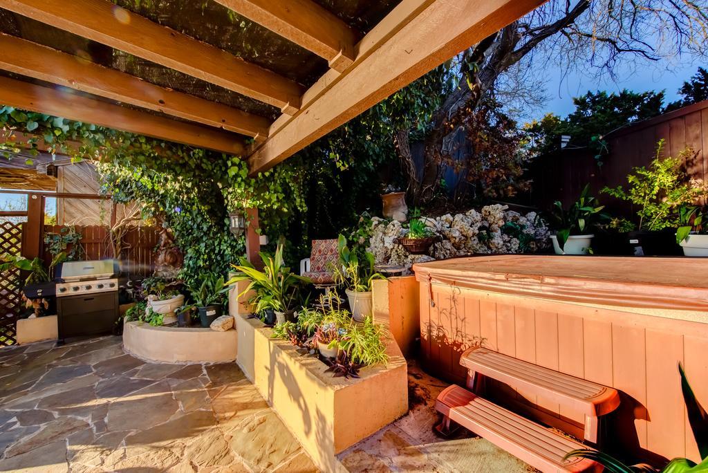 Bed & Breakfast La Villa Vista Austin