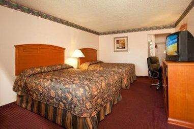 Super 8 By Wyndham University/downtown Area 2*