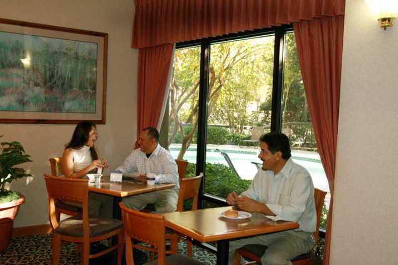 Hotel Hampton North 3*