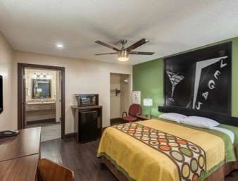 Super 8 By Wyndham University/downtown Area