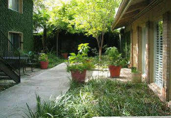 The Quarters At Hardin House