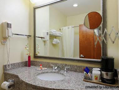 Hotel Super 8 By Wyndham Austin/airport North