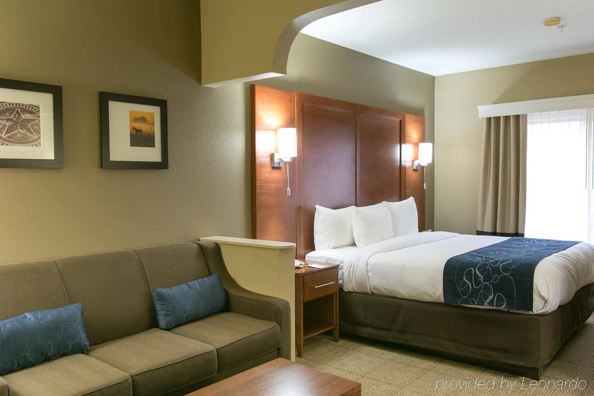 Comfort Nw Lakeline Hotel