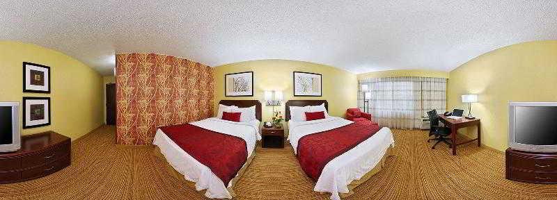 Courtyard By Marriott The Domain Area 3*