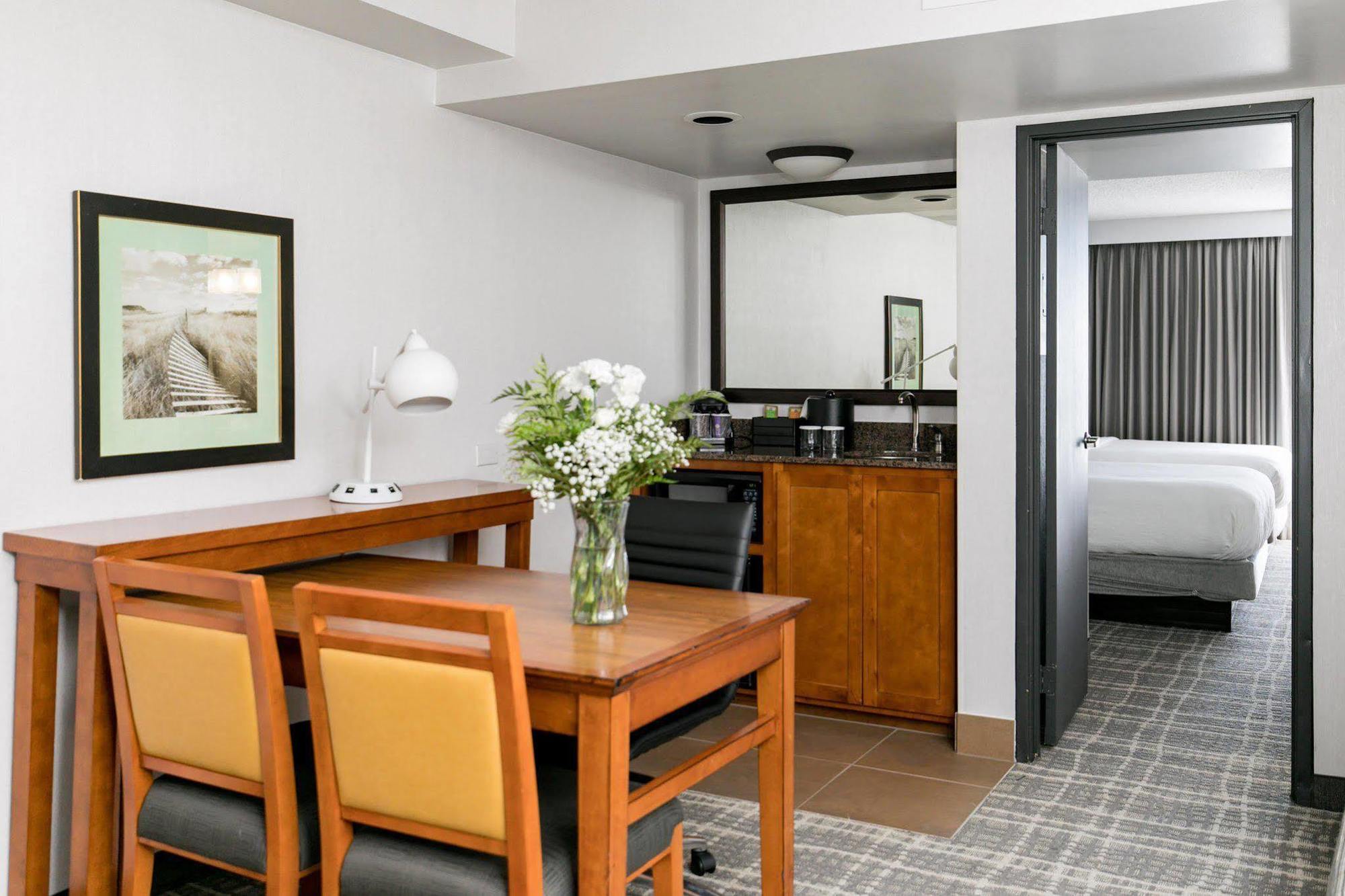 Hotel Embassy By Hilton 3*