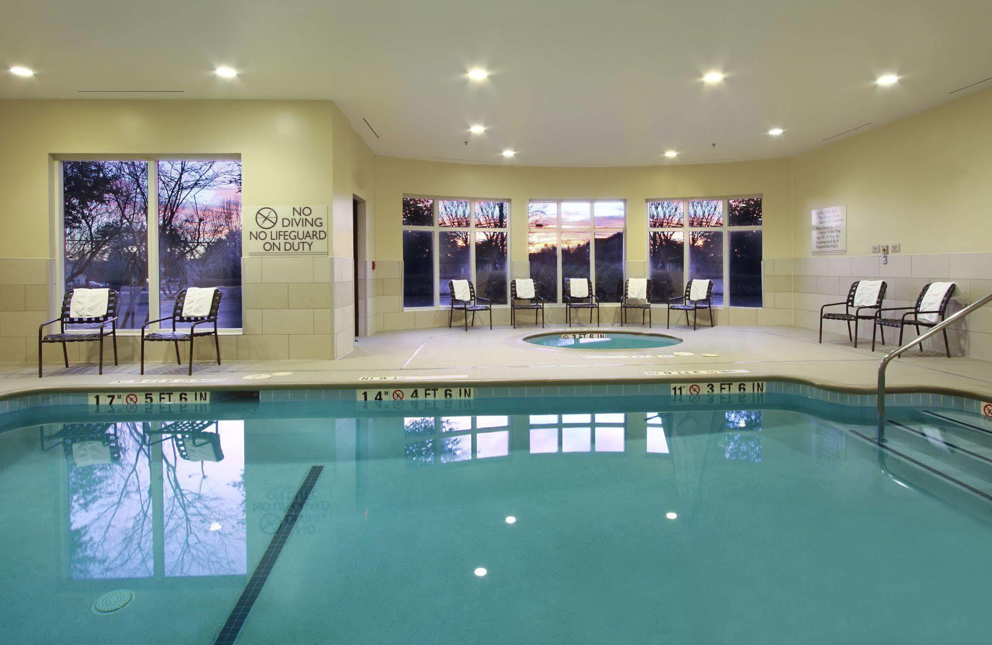 Hilton Garden Northwest/arboretum 3*