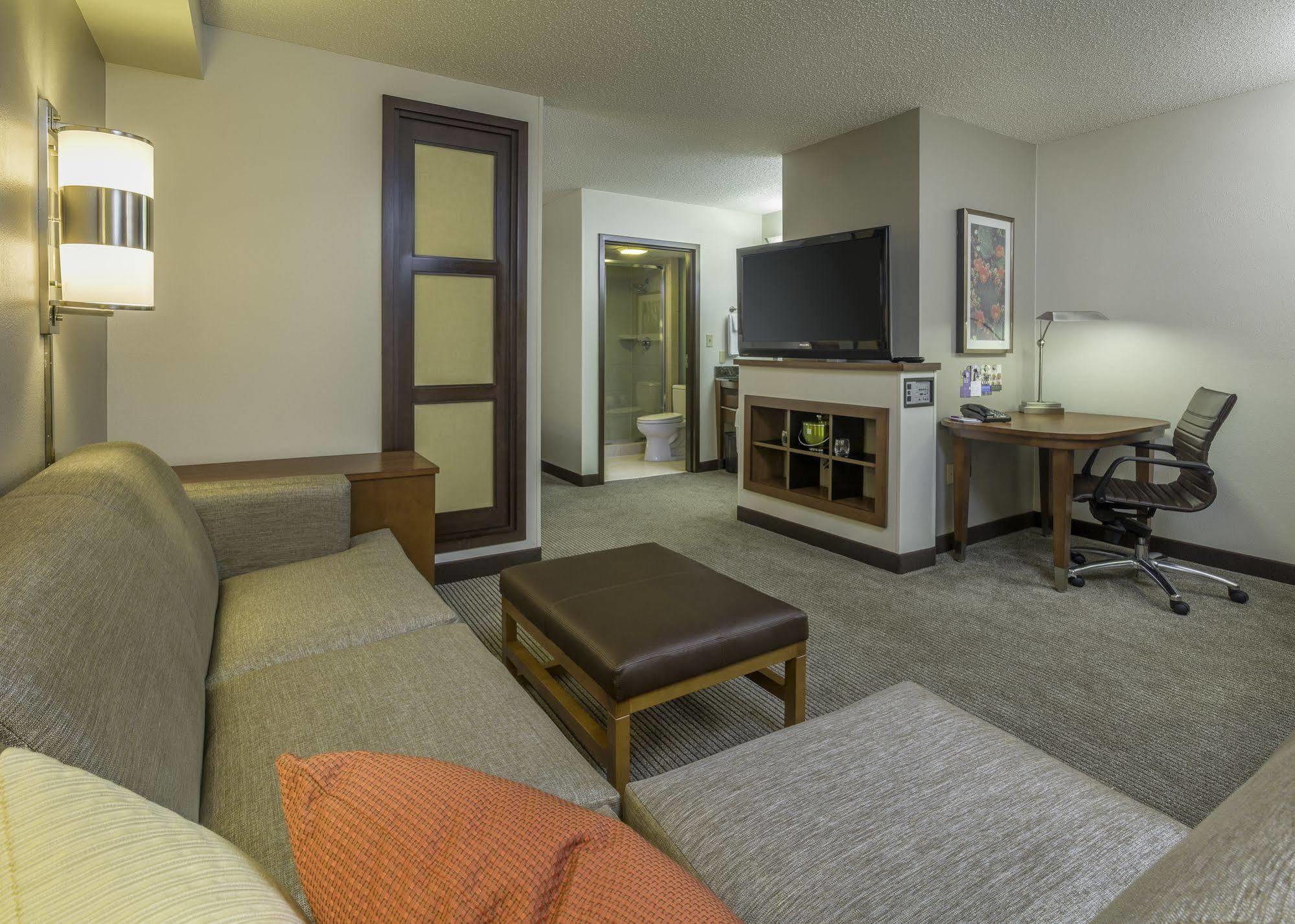 Hyatt Place Arboretum 3*
