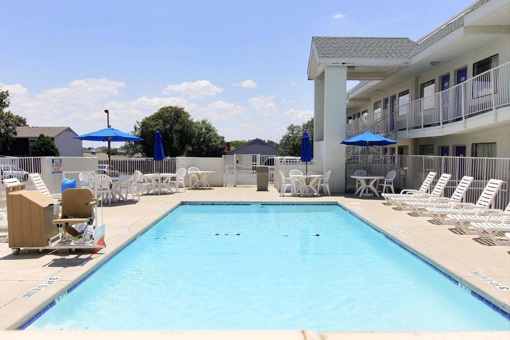 Hotel 6-austin, Tx - North 3*