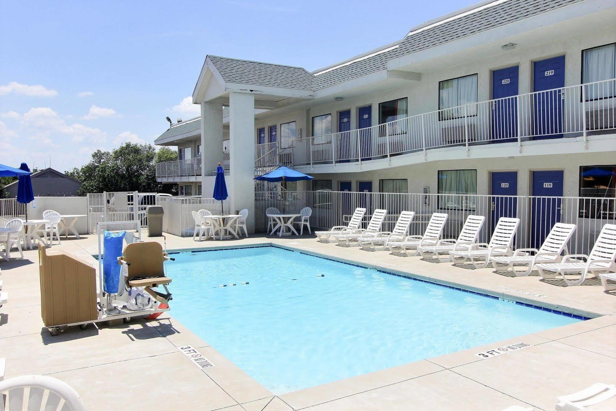 Hotel 6-austin, Tx - North 3*