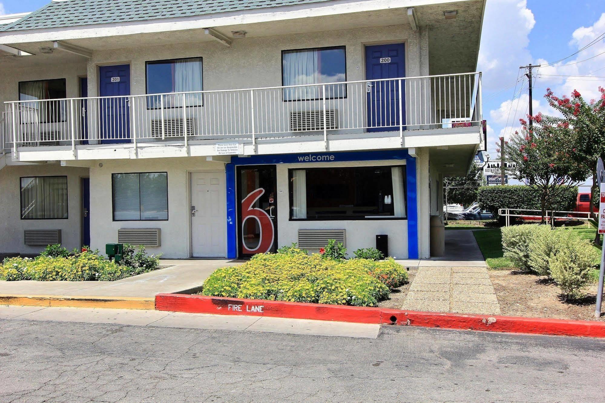 Hotel 6-austin, Tx - North 3*