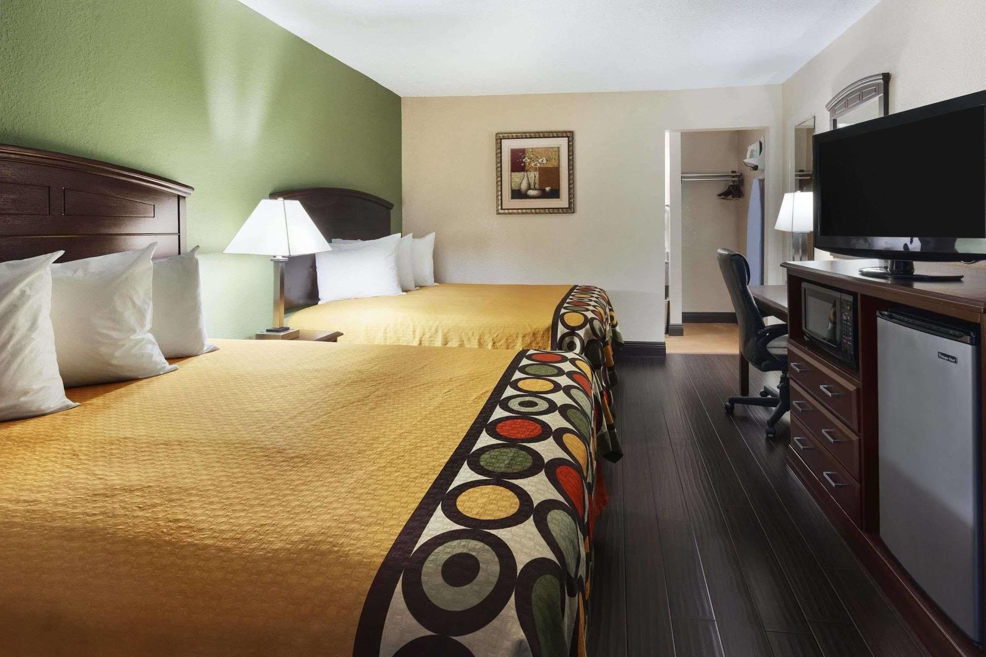 Motel Super 8 By Wyndham University/downtown Area