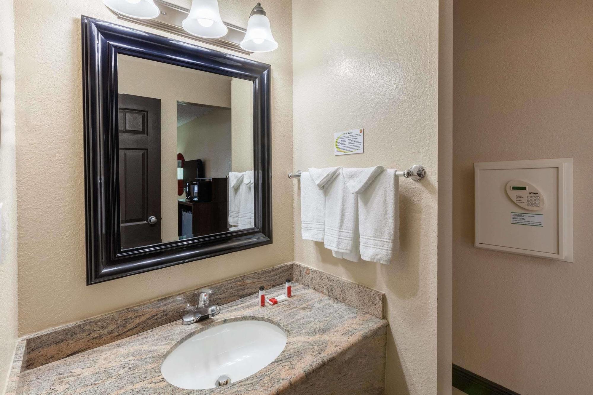Motel Super 8 By Wyndham University/downtown Area Austin