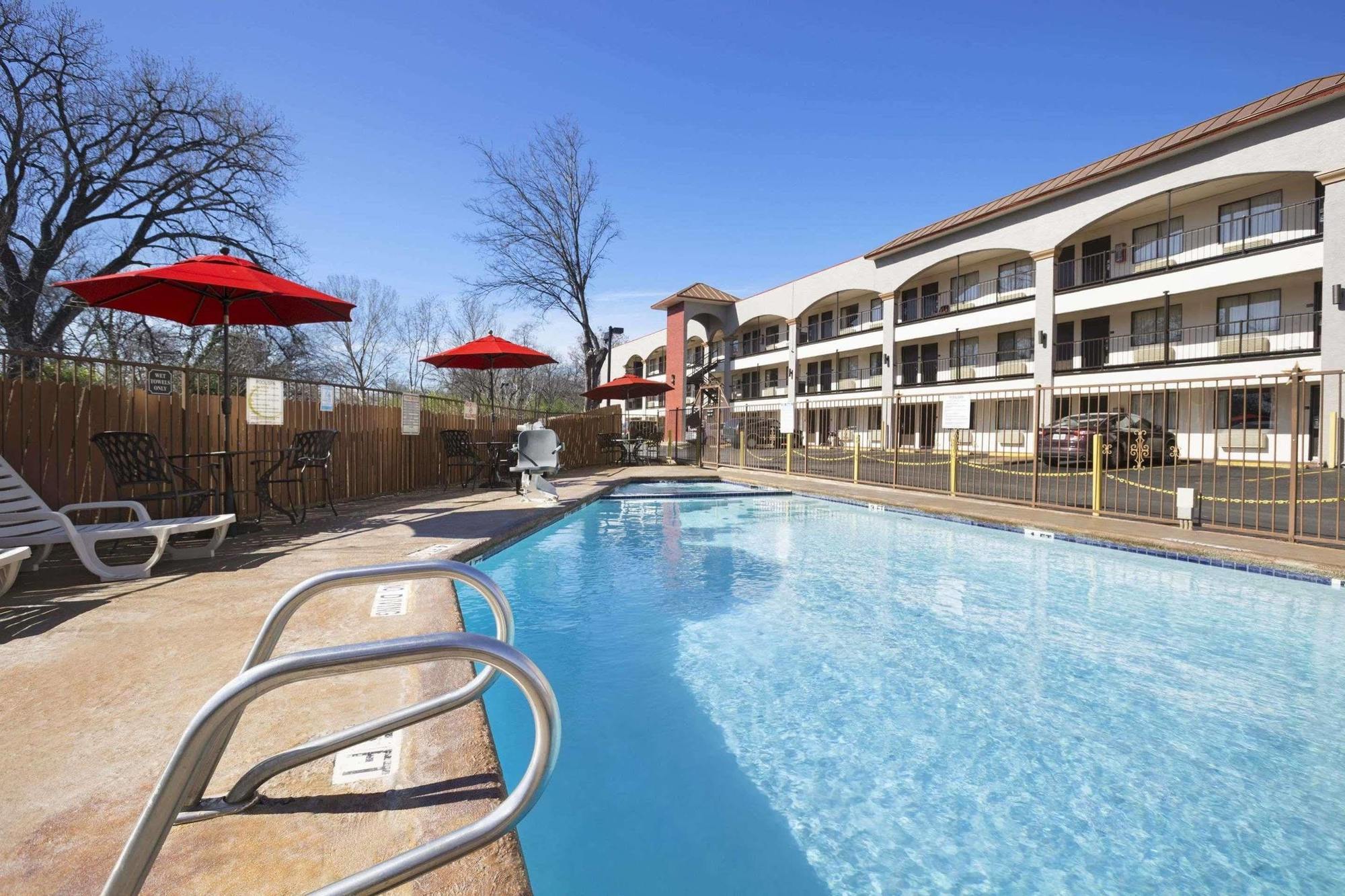 Super 8 By Wyndham University/downtown Area 2* Austin