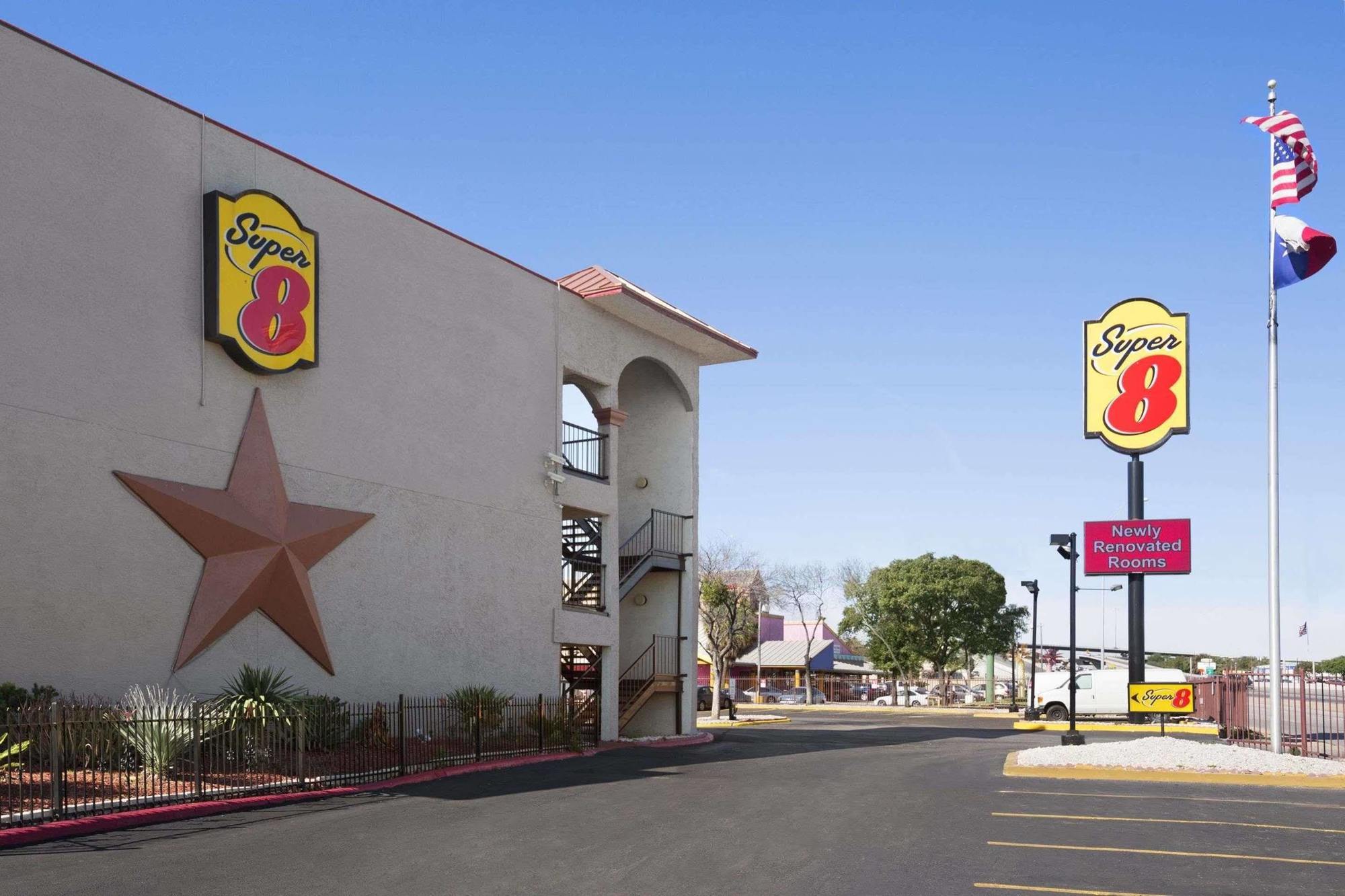 Motel Super 8 By Wyndham University/downtown Area 2*