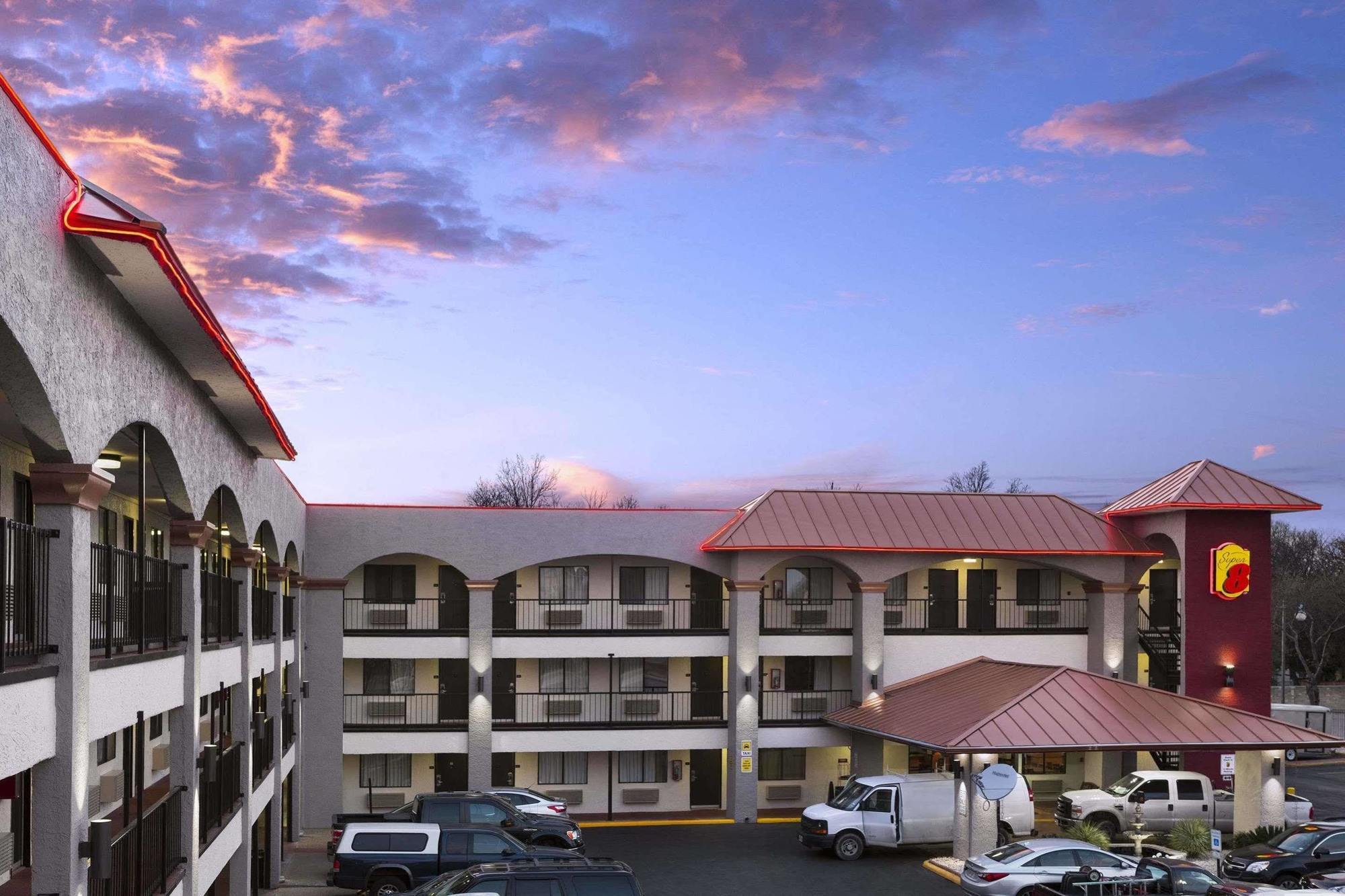 Motel Super 8 By Wyndham University/downtown Area Austin