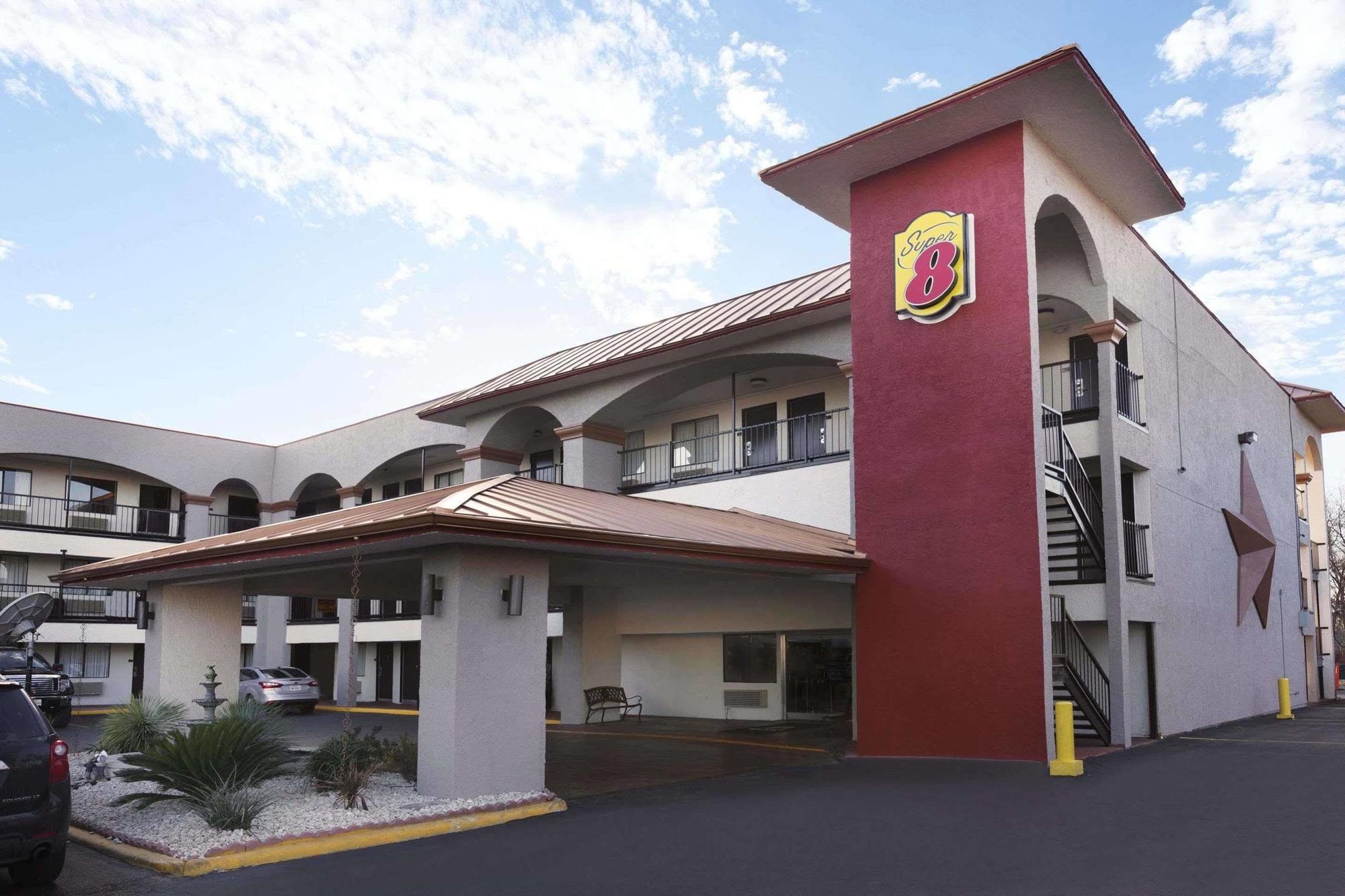 Motel Super 8 By Wyndham University/downtown Area 2*