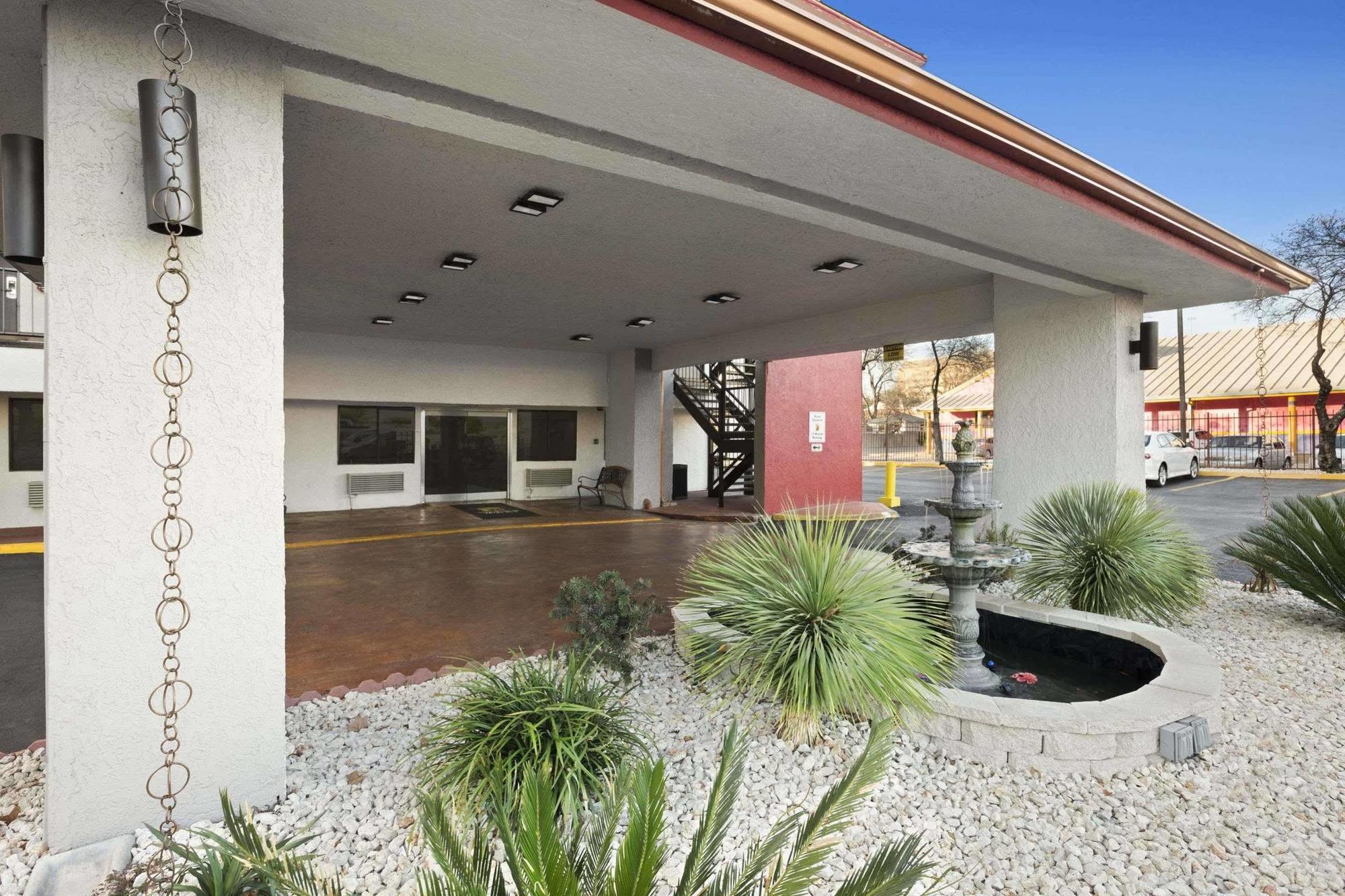 Motel Super 8 By Wyndham University/downtown Area Austin