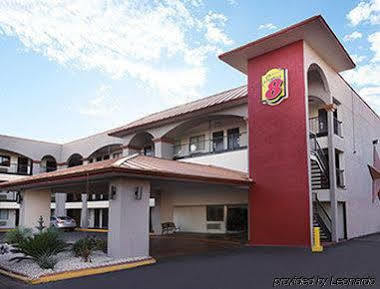 Super 8 By Wyndham University/downtown Area 2*