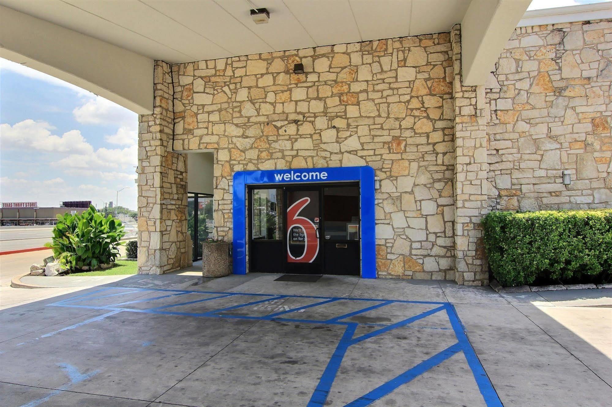 6 Austin, Tx - Downtown Ut 3* Austin