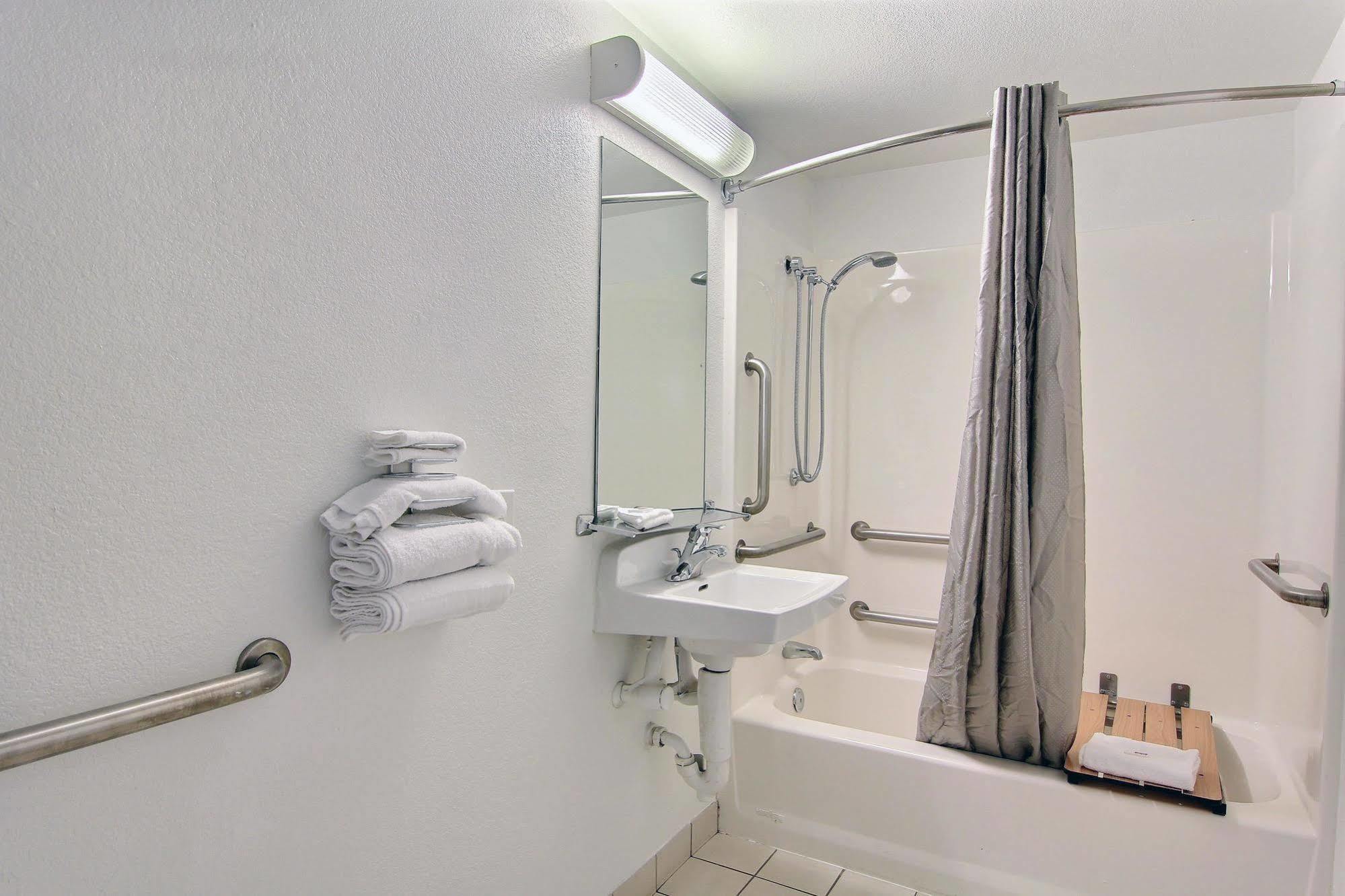 6 Austin, Tx - Downtown Ut 3*