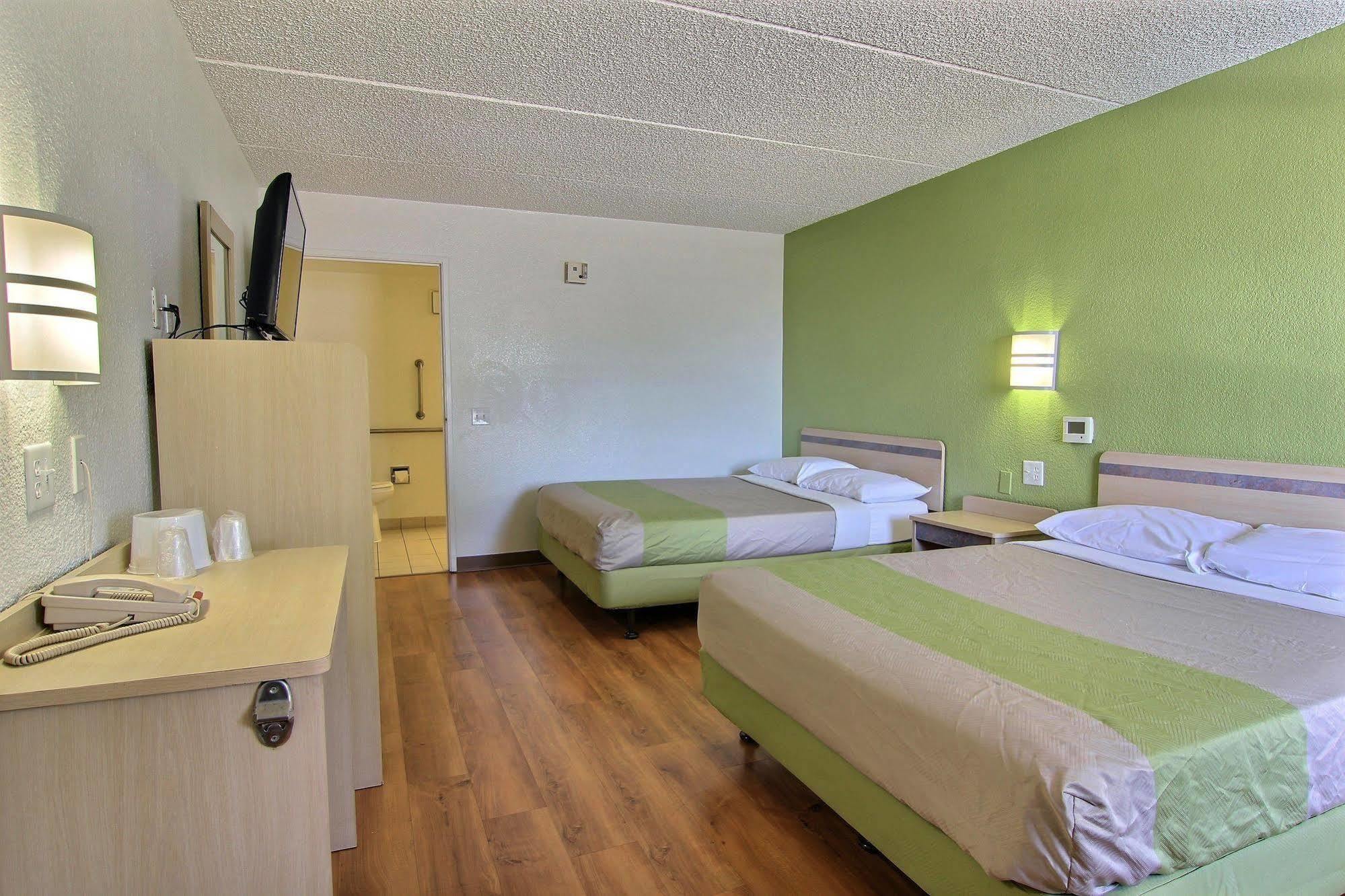 6 Austin, Tx - Downtown Ut Hotel 3*