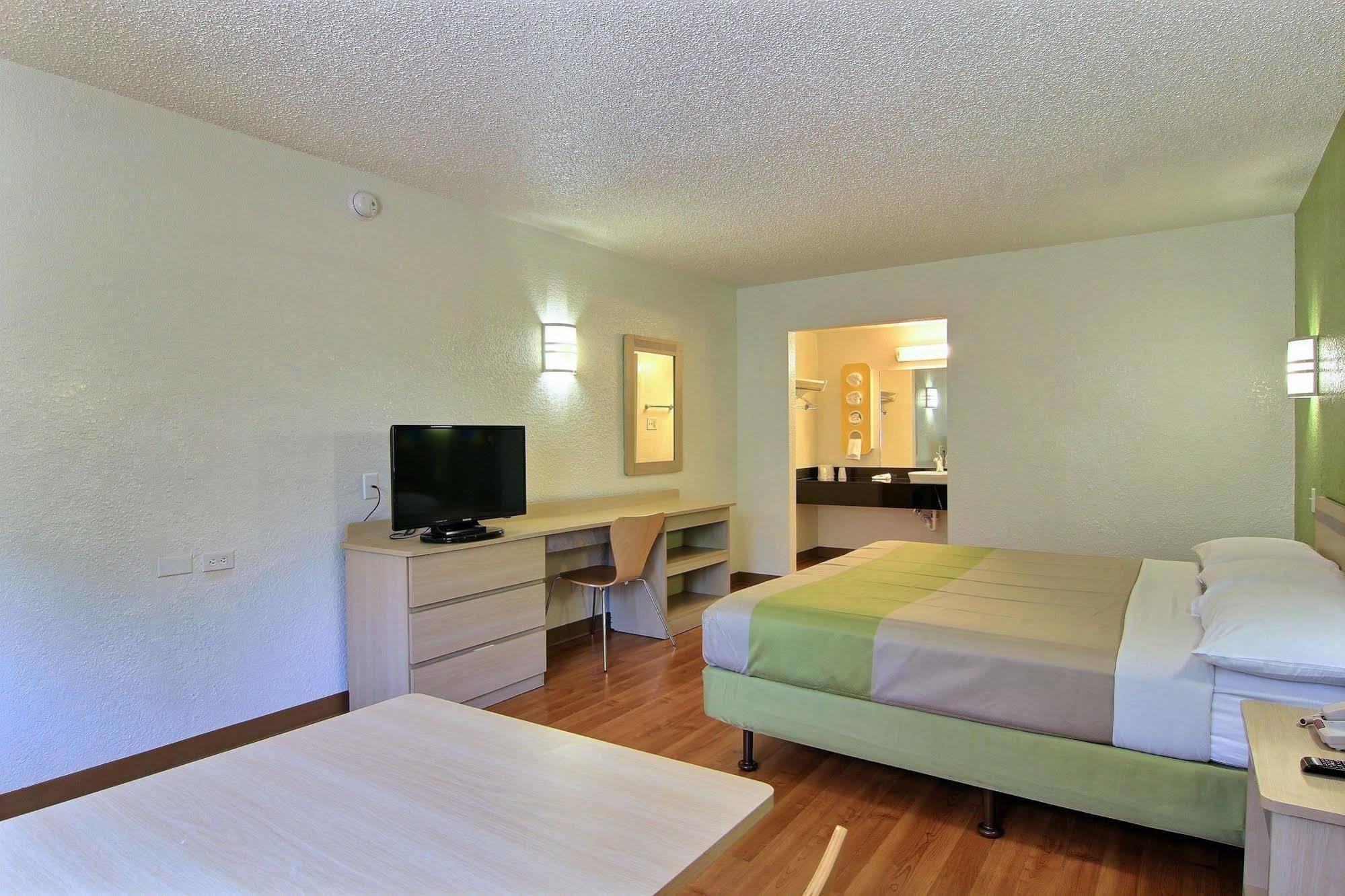 6 Austin, Tx - Downtown Ut 3* Austin