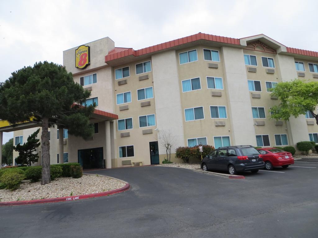 Super 8 By Wyndham North/university Area
