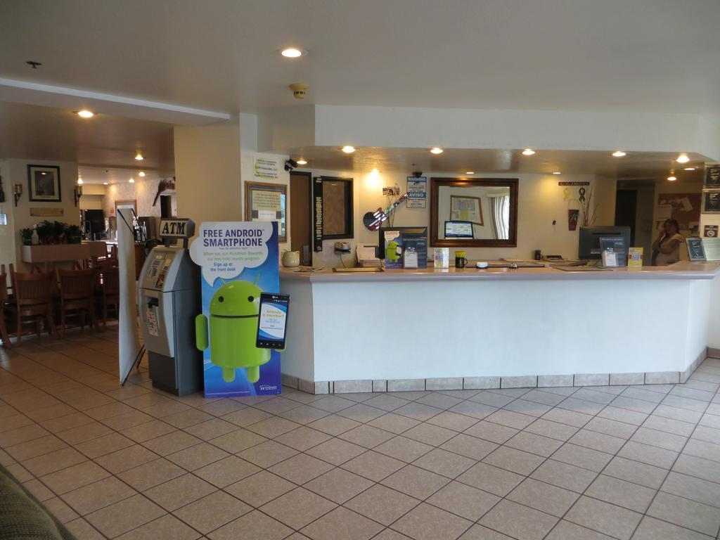 Super 8 By Wyndham North/university Area Hotel 2*