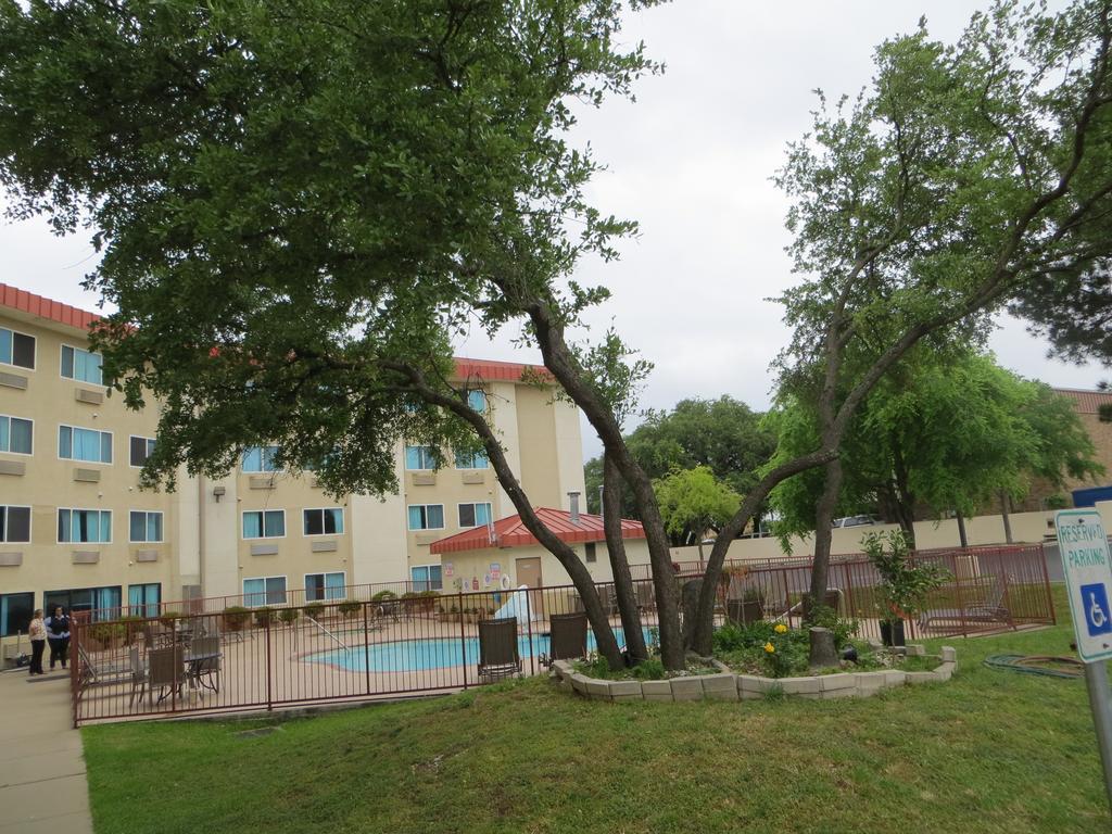 Hotel Super 8 By Wyndham North/university Area