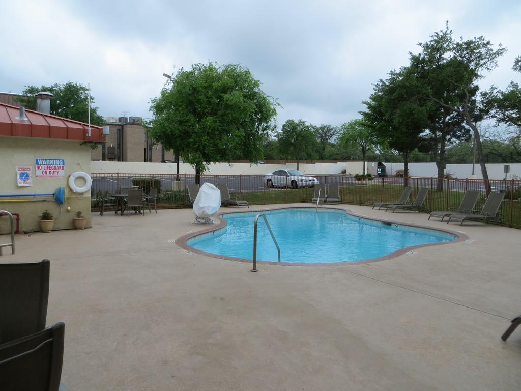 Super 8 By Wyndham North/university Area Hotel