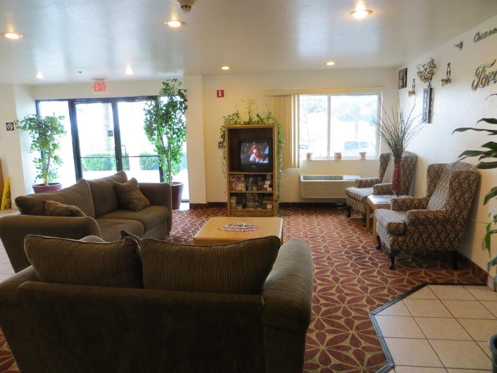 Hotel Super 8 By Wyndham North/university Area 2*
