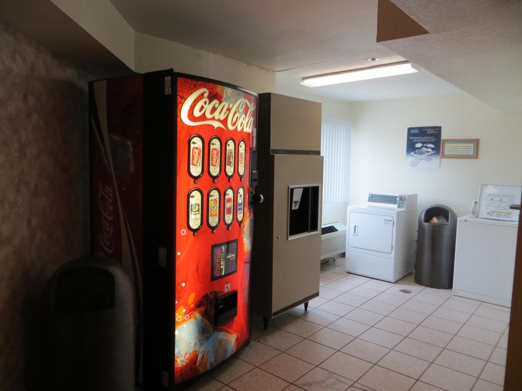 Super 8 By Wyndham North/university Area