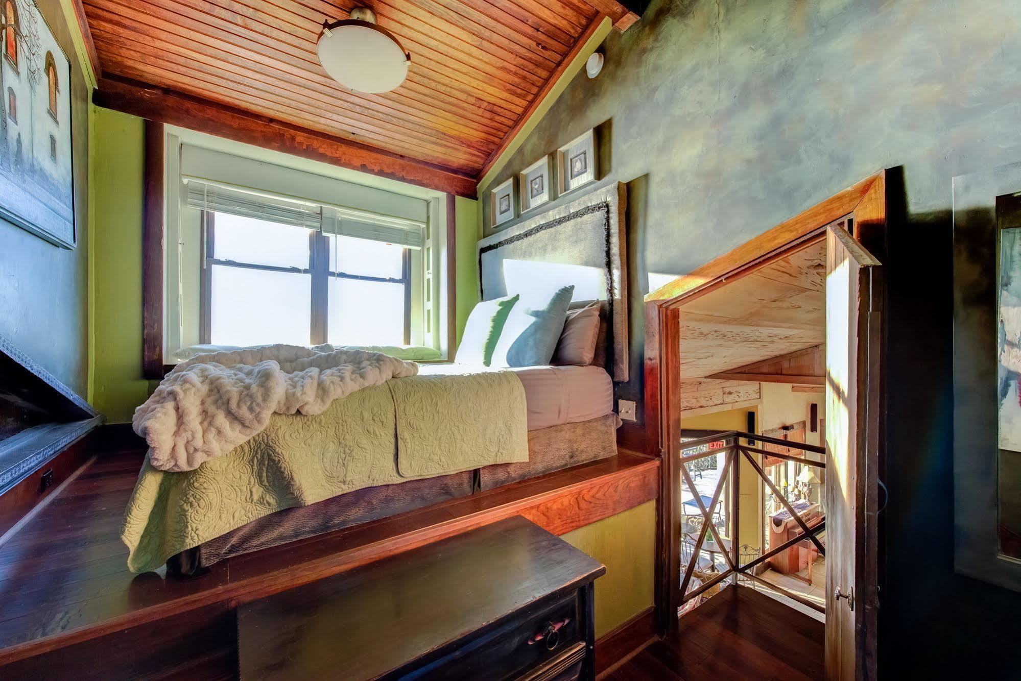 La Villa Vista Austin