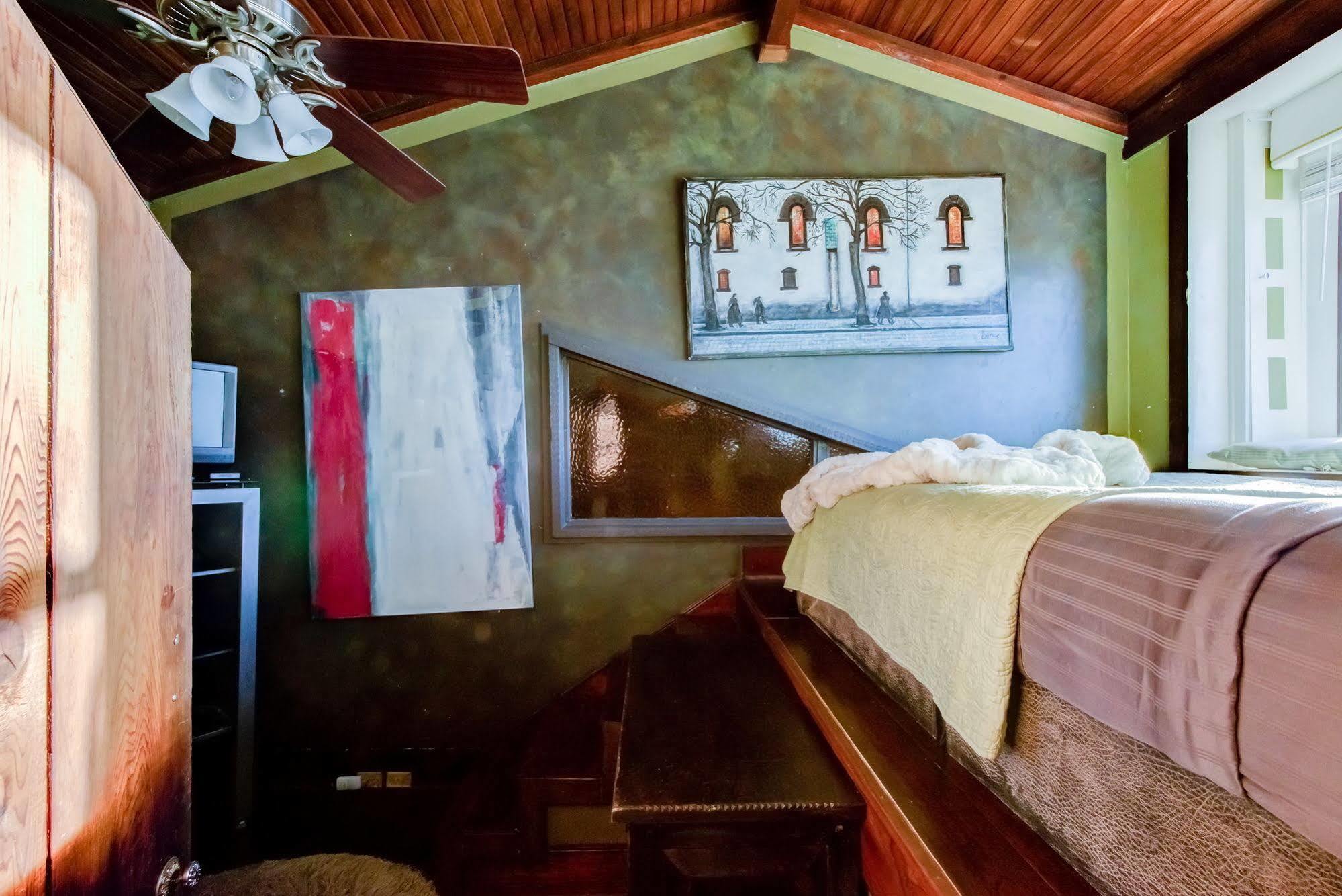 La Villa Vista Bed & Breakfast 3*
