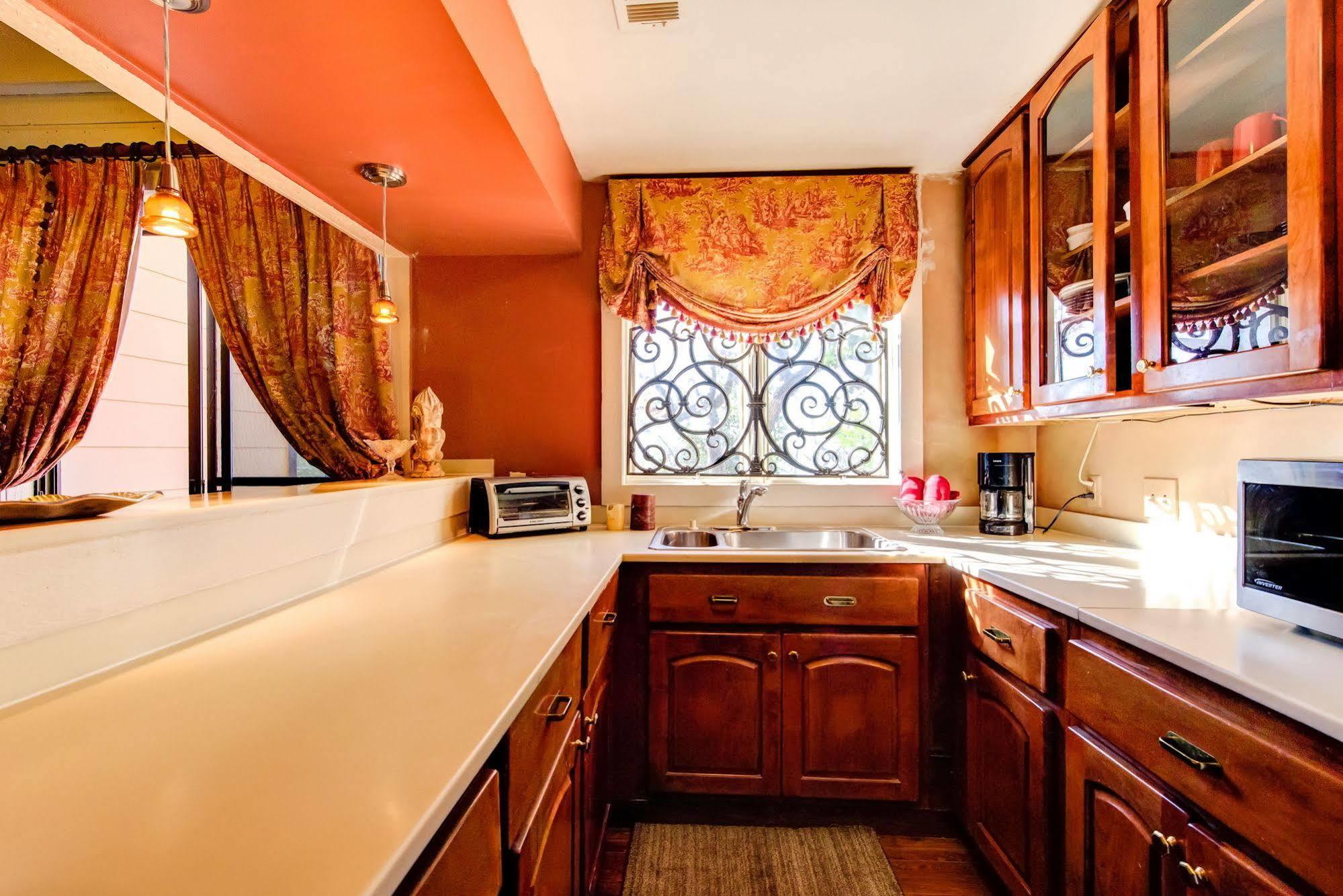 Bed & Breakfast La Villa Vista Austin